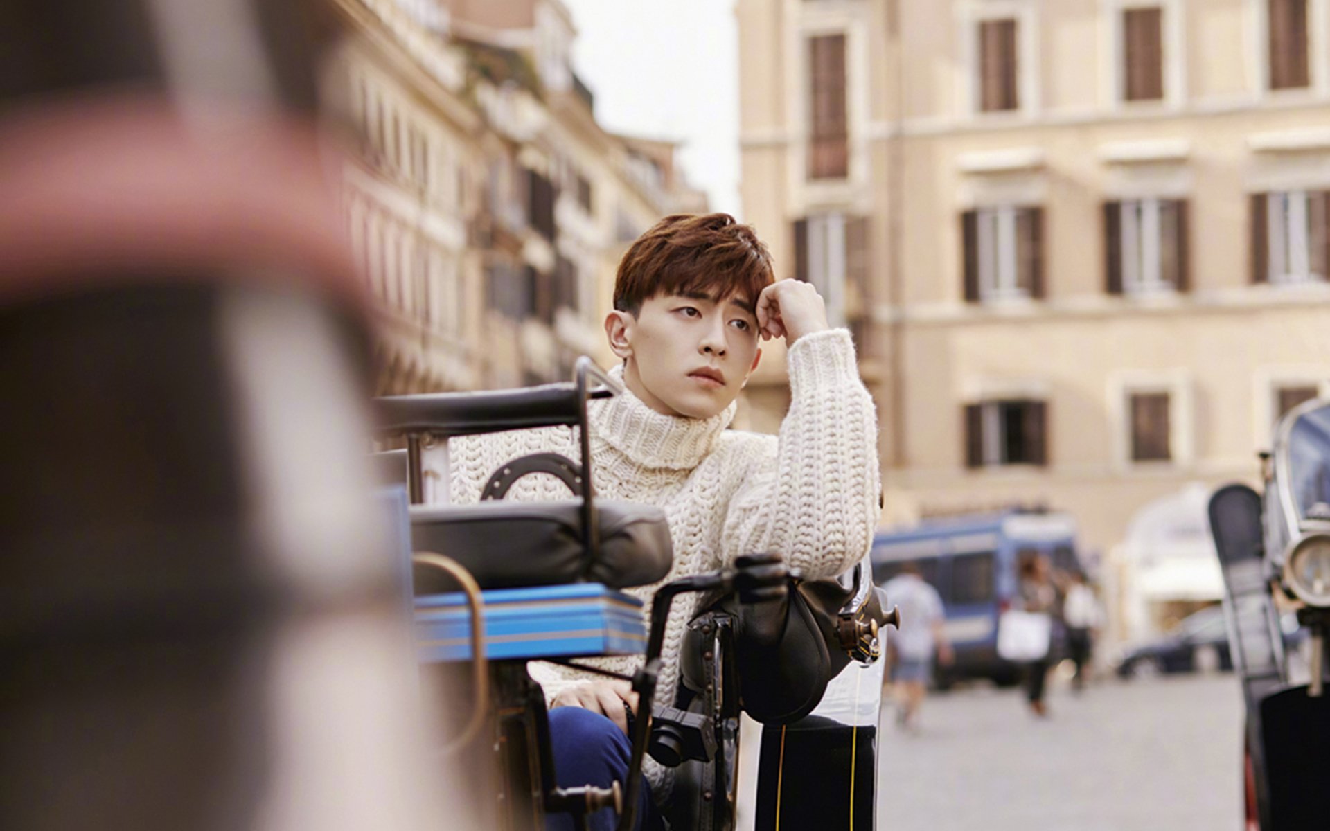 冰火双极，从76人血拼新疆队到布克在F1赛道的极限征服