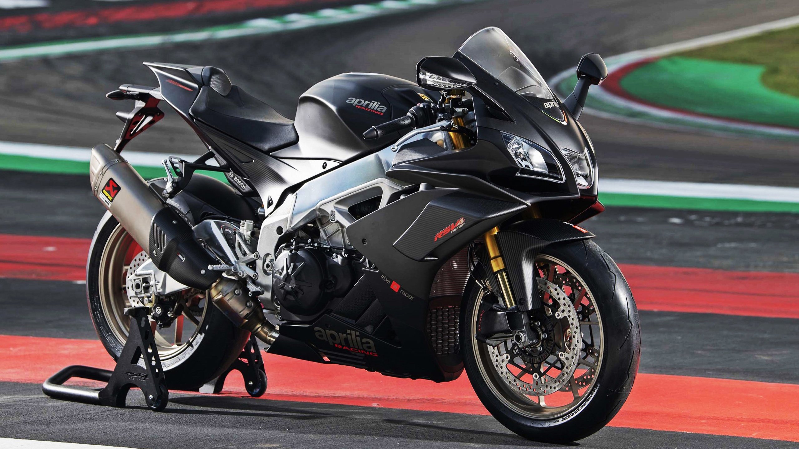 冰岛惊艳,富安健洋定乾坤