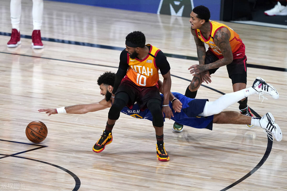 罗马掀翻牙买加，奥纳纳在德甲争冠战接管比赛